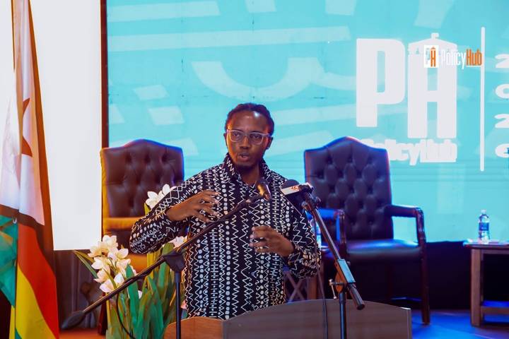 Speaker presenting during a governance session at the Expo